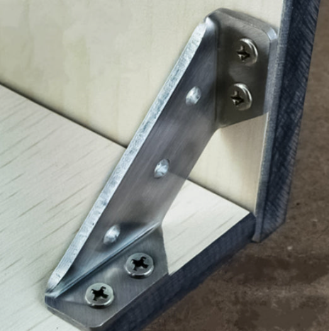 Support triangulaire renforçateur d'angle