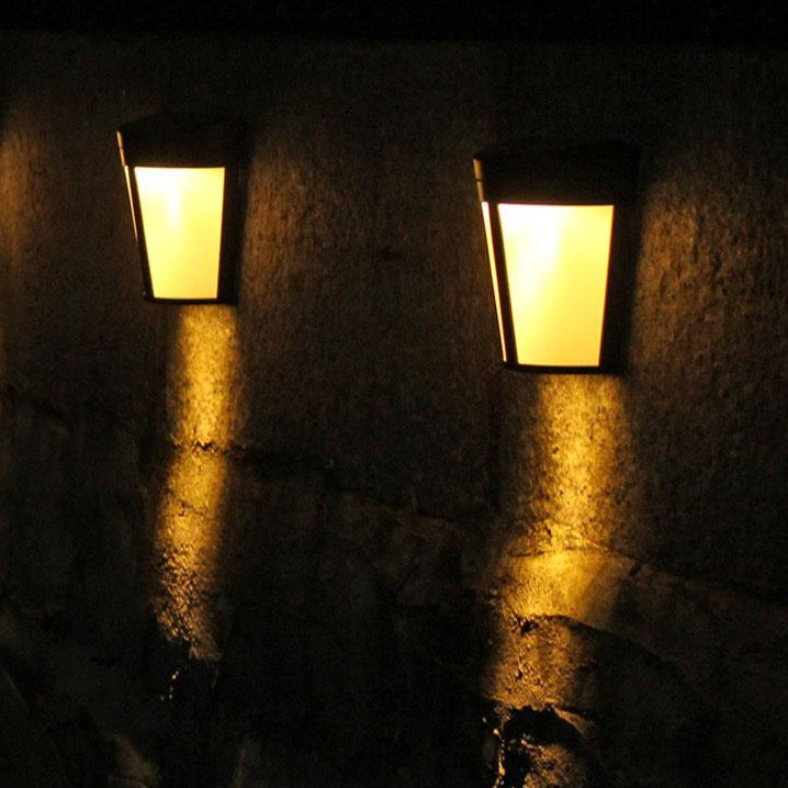 Loupiote lampe lumière LED solaire